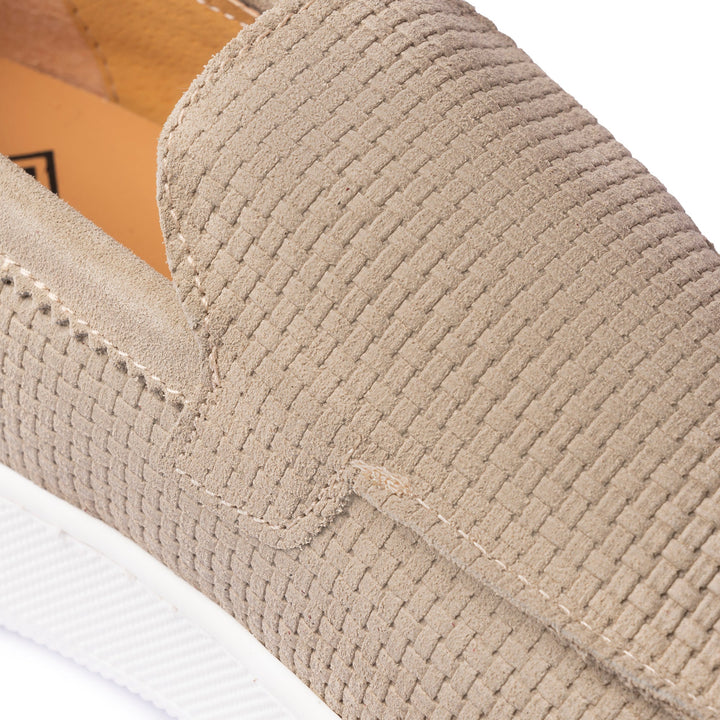 Měkké semišové slip-on boty pro muže.
