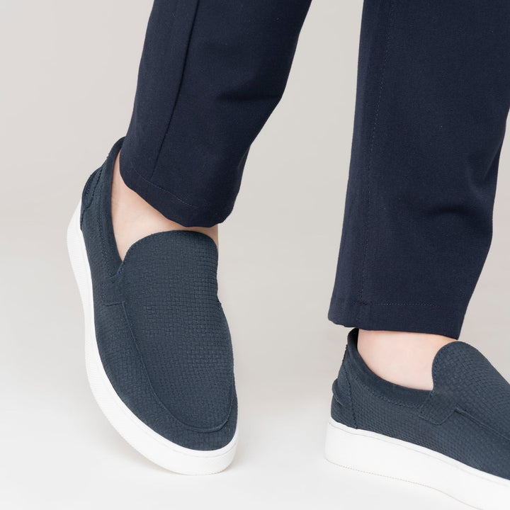 Měkké semišové slip-on boty pro muže.