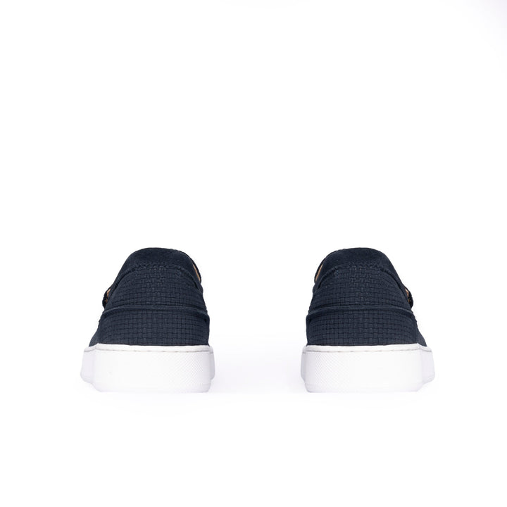 Měkké semišové slip-on boty pro muže.