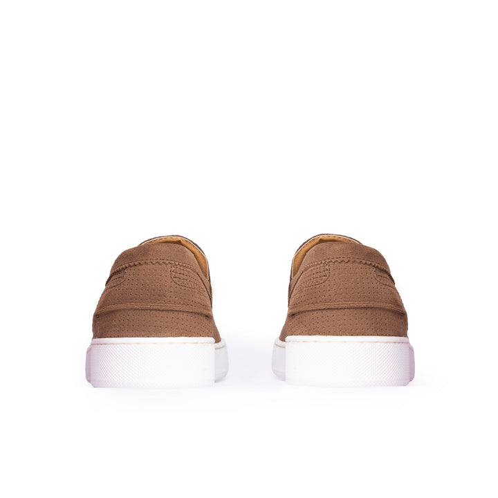 Měkké semišové slip-on boty pro muže.