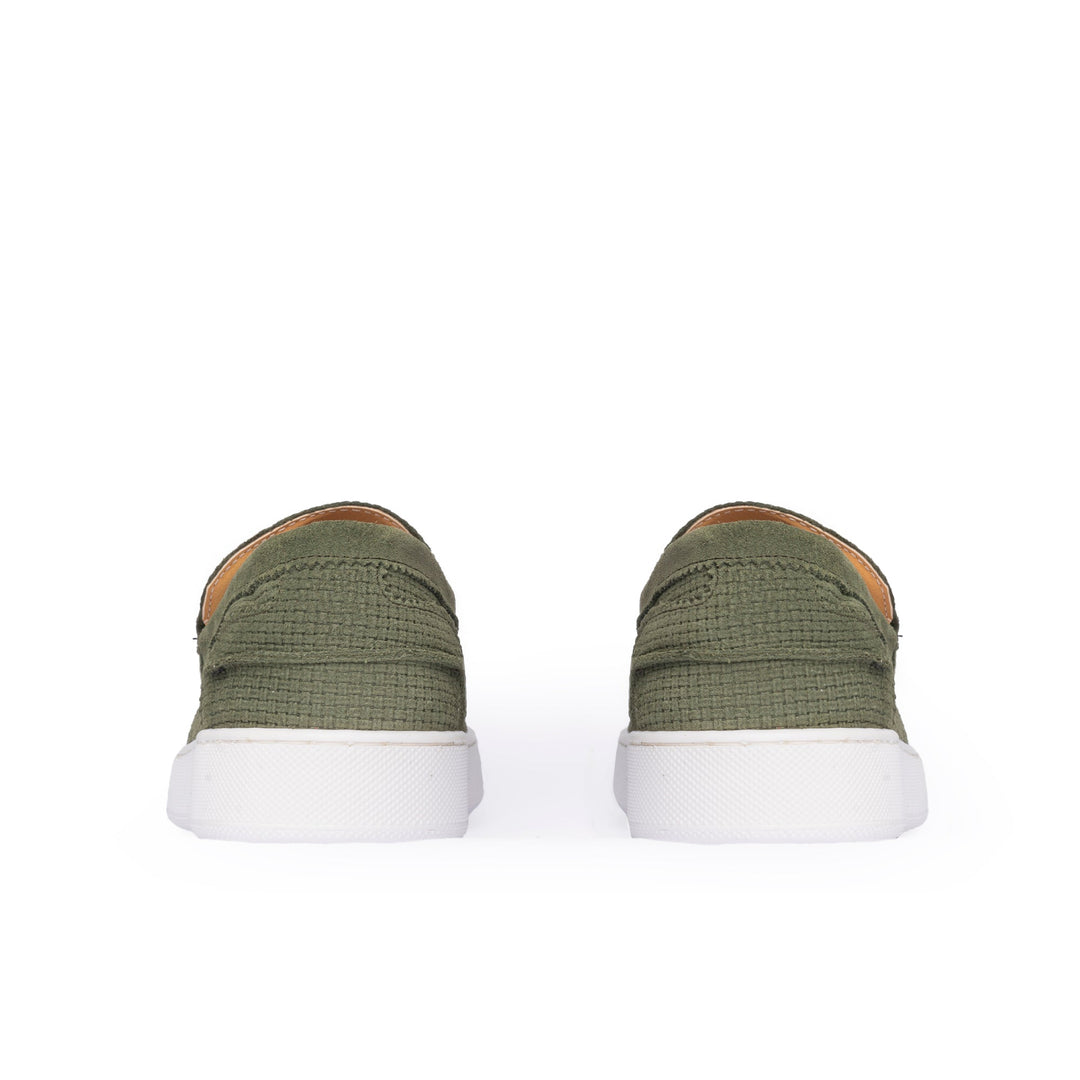 Měkké semišové slip-on boty pro muže.